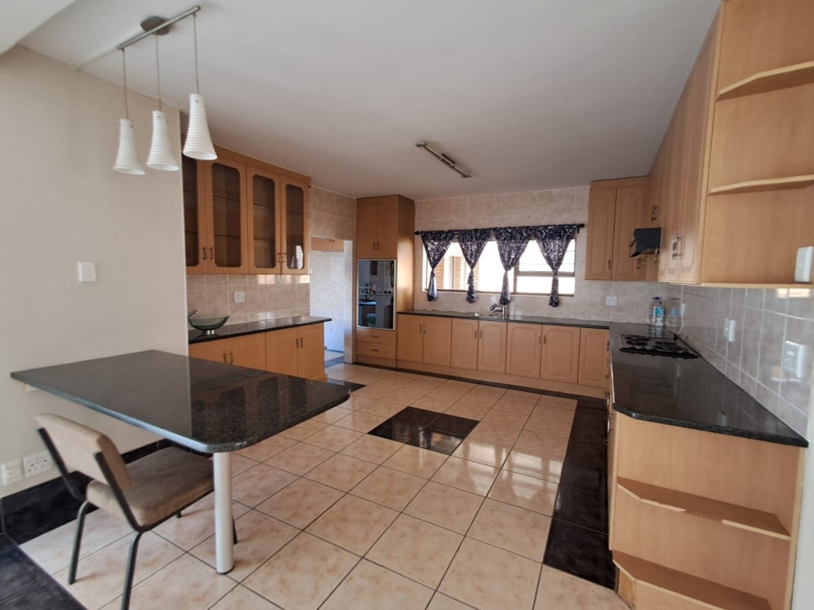 4 Bedroom Property for Sale in Roylglen Gardens Northern Cape
